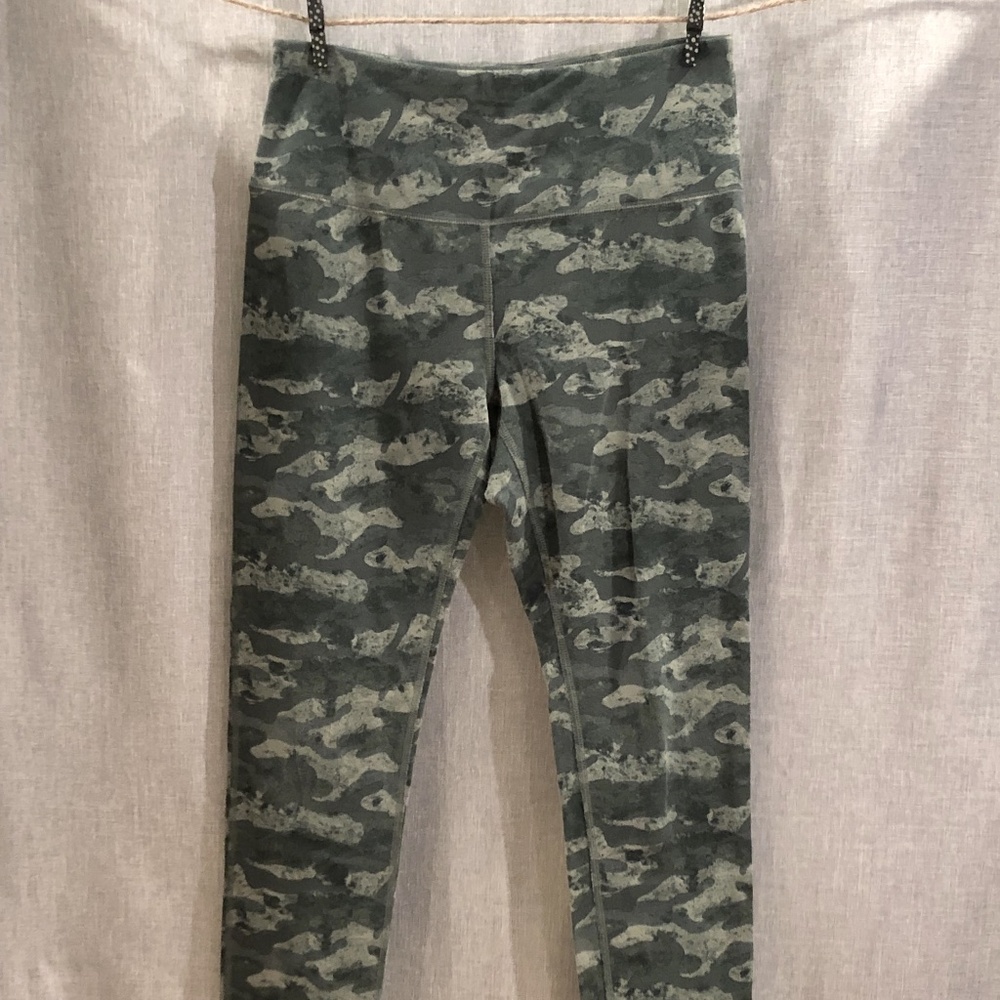 (1036) Reebok Athletic Workout Yoga Legging, Ankle Length, SZ M
